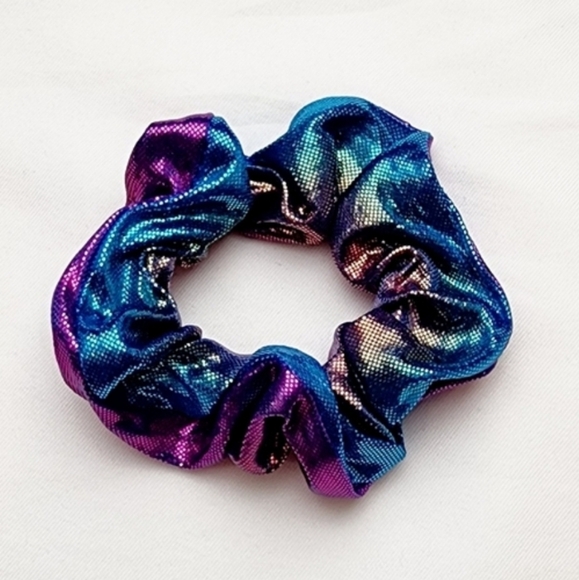 4 FOR $16 🔥 Metallic Scrunchie Hair Accessories - Picture 1 of 3